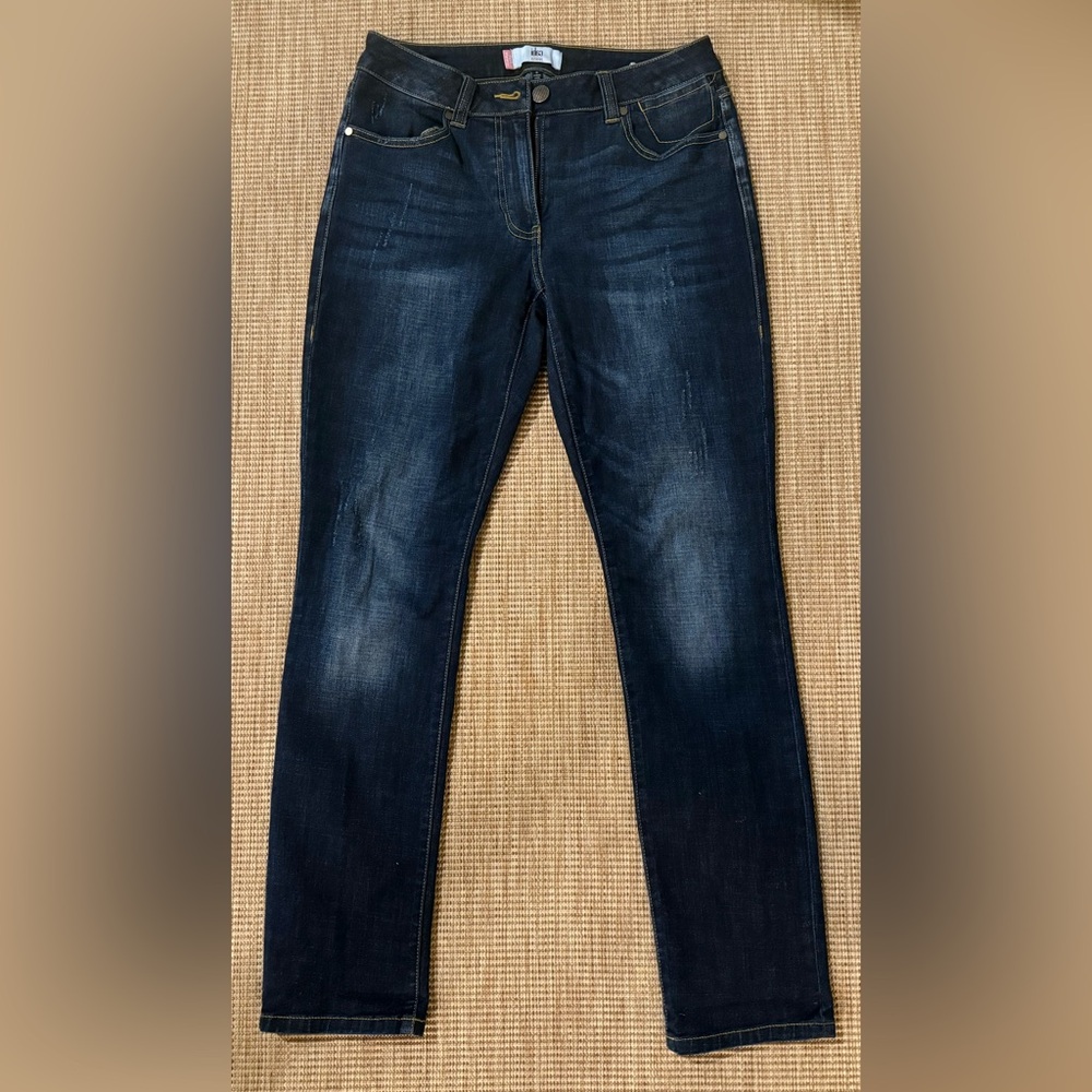 Cabi jeans- straight leg size 6